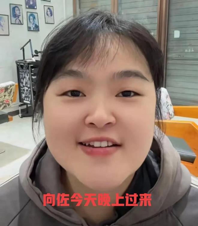 晓华回应向佐来理发提前送出小礼物：感谢流量下滑还来关照我！(图1)